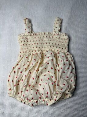 Amazon Essentials Cream Strawberry-Print Bubble Romper